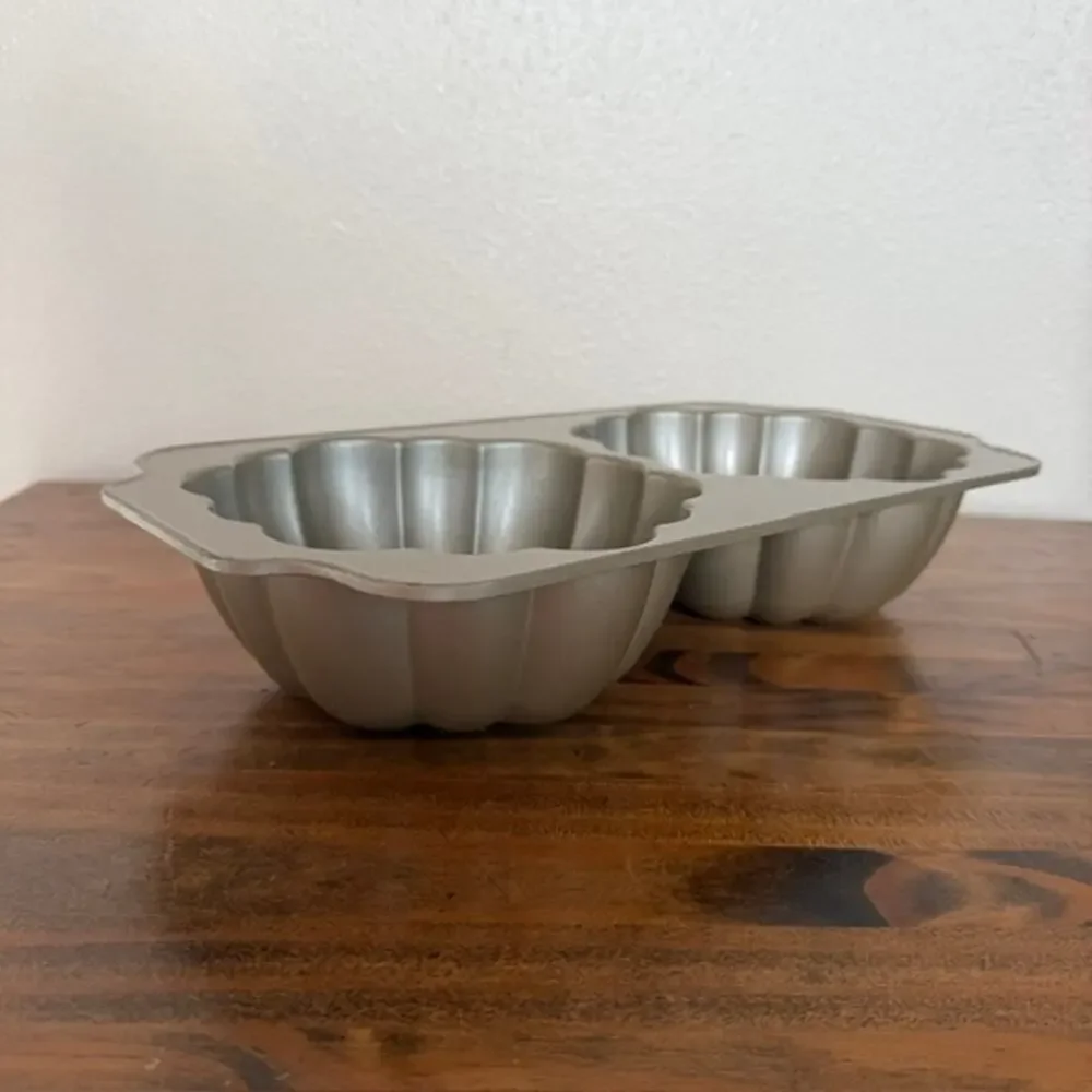 Nordic Ware the Great Pumpkin Cake Mold Pan Autumn/Fall Harvest, 10-Cup Capacity